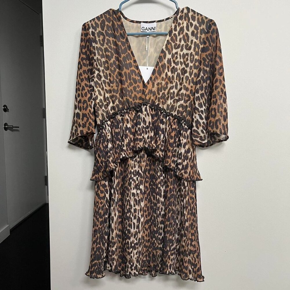 NWT Ganni leopard pleated georgette v-neck flounce mini dress!